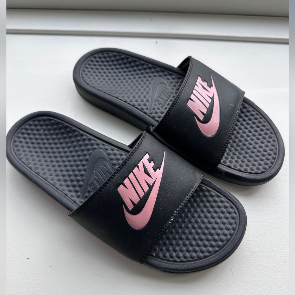 Women’s Size 9 Nike Black Slides